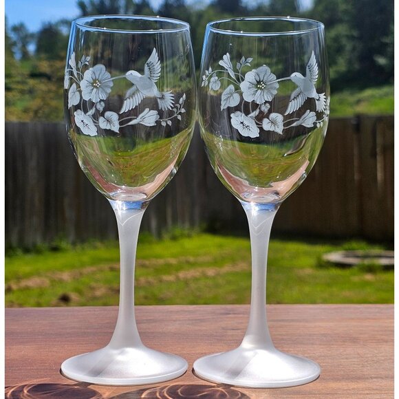 2 Avon Hummingbird Etched Wine Glasses 7.25" vtg satin stem crystal floral bird - Picture 4 of 6